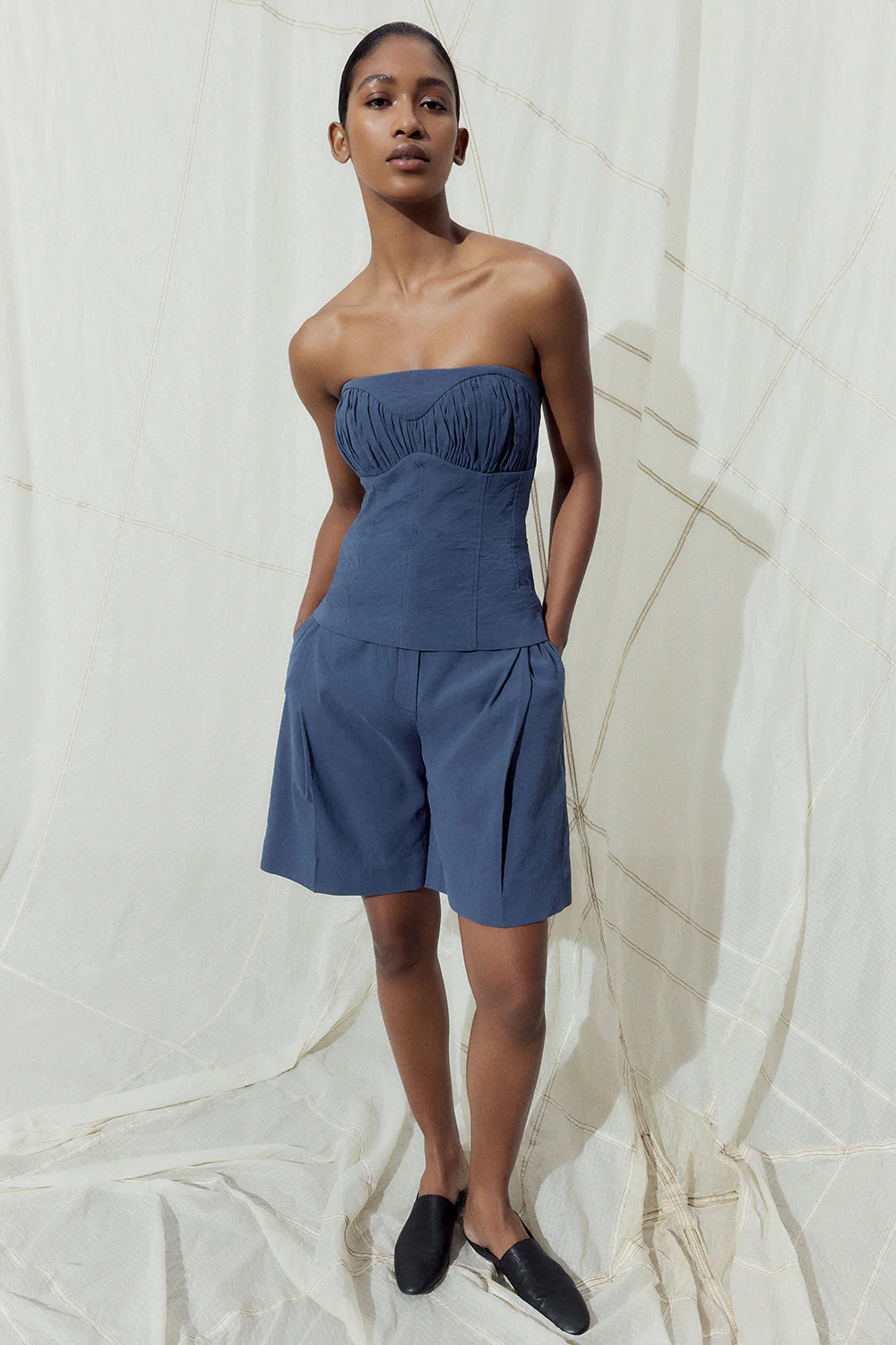 Bella Shorts Navy - Image 3